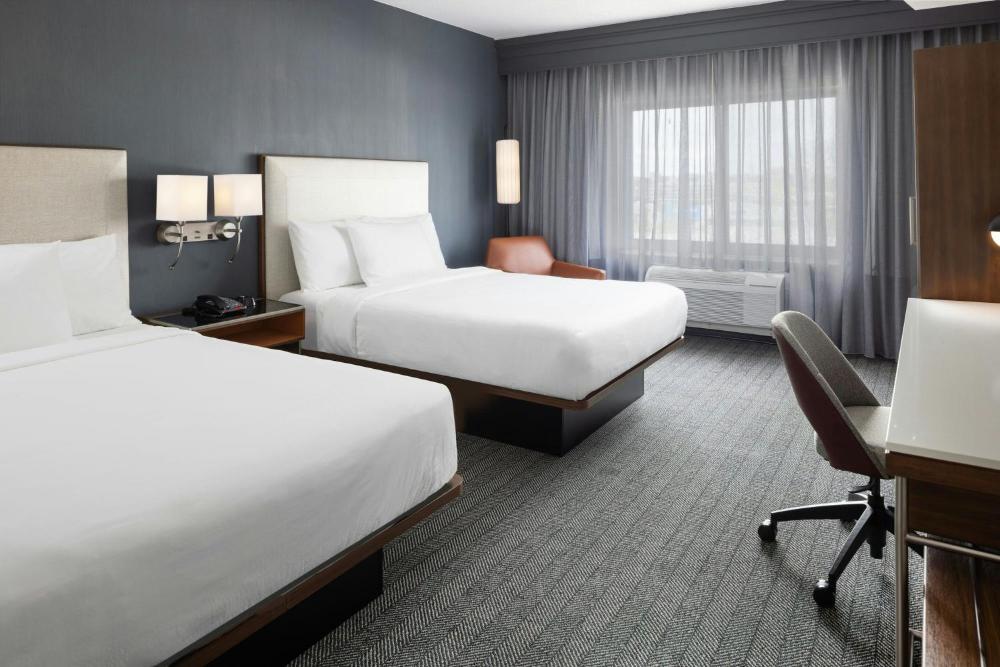 Deluxe Queen Room with Two Queen Beds interior